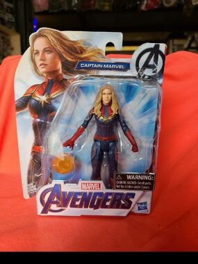 132926 Marvel Collectable  Action Avengers CAPTAIN MARVEL 6" . #bz new . Never o